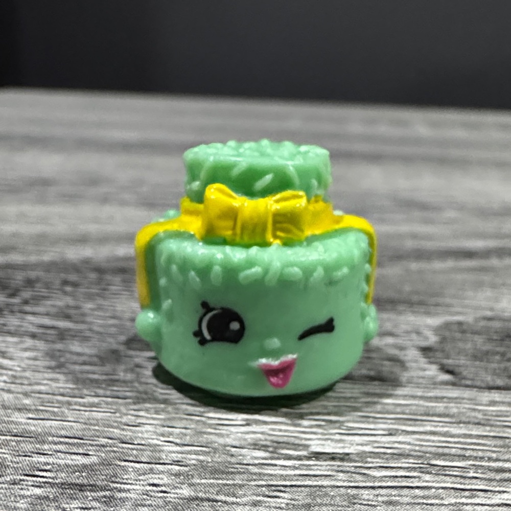 Shopkins | Sweet Treats: Mint Green Sprinkle Lee Cake (5-091) - Mini Figure